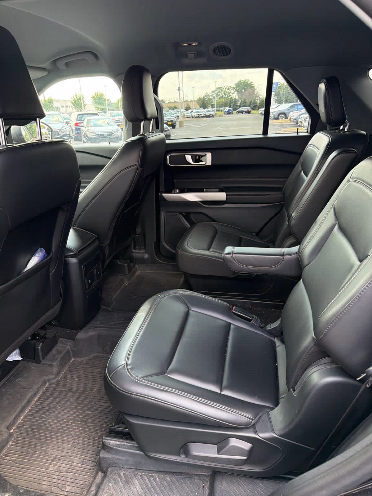 Used 2023 Ford Explorer XLT w/ Equipment Group 202A AWD/4WD image 11