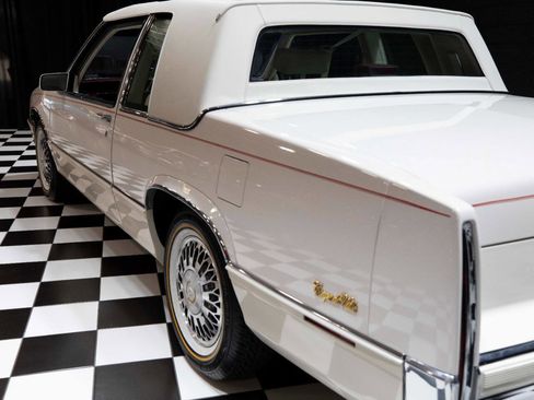 Used 1990 Cadillac De Ville Coupe image 26