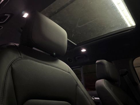 New 2025 Land Rover Defender 130 X-Dynamic SE AWD/4WD image 27