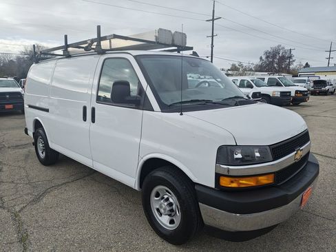 Used 2019 Chevrolet Express 3500 w/ Driver Convenience Package image 4