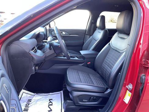 Used 2025 Ford Explorer ST-Line image 7