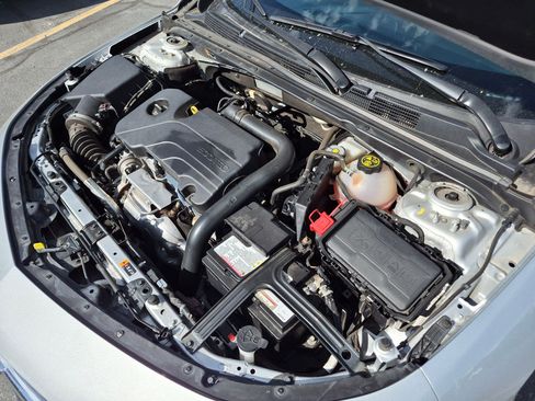 Used 2022 Chevrolet Malibu LT FWD image 32