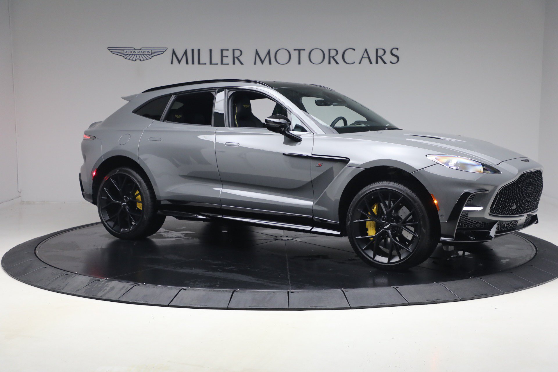 Used 2026 Aston Martin DBX S AWD/4WD image 10