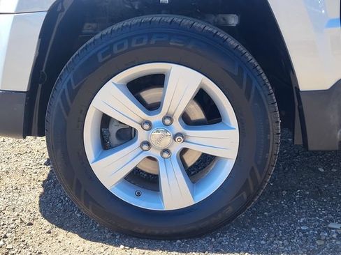 Used 2011 Jeep Patriot Sport w/ Tire & Wheel Group AWD/4WD image 10