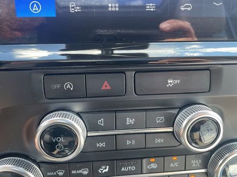 Used 2024 Ford Expedition Limited image 29