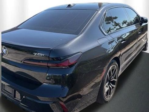 Used 2023 BMW 740i w/ Parking Assistance Package image 4