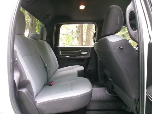 Used 2022 RAM 2500 Big Horn AWD/4WD image 30