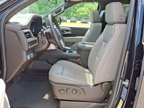 Used 2024 GMC Yukon XL SLT w/ SLT Premium Package AWD/4WD image 11
