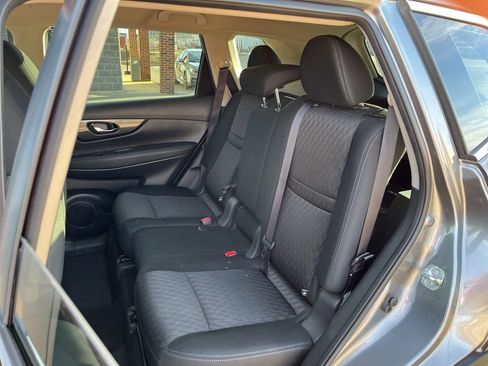 Used 2018 Nissan Rogue S image 20