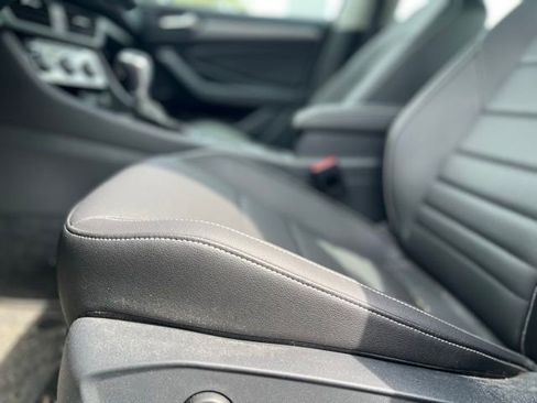 Used 2024 Volkswagen Jetta SE w/ Panoramic Sunroof Package FWD image 22