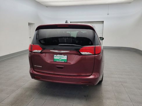 Used 2022 Chrysler Voyager LX FWD image 7