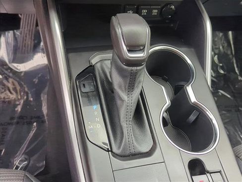 Used 2021 Toyota Highlander LE FWD image 24