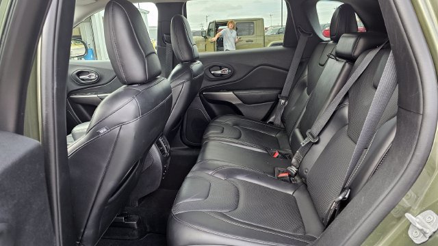 Used 2019 Jeep Cherokee Limited AWD/4WD image 23