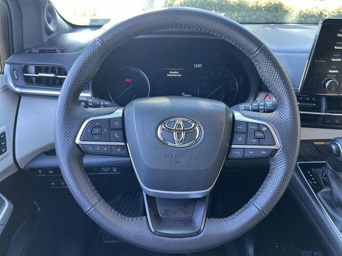 Used 2024 Toyota Sienna Limited image 14