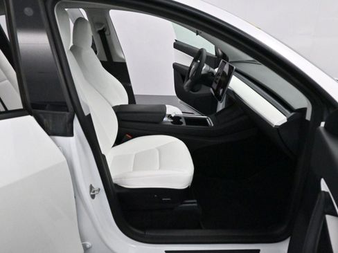 Used 2021 Tesla Model Y Long Range image 24