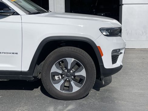 Used 2024 Jeep Grand Cherokee Limited 4xe AWD/4WD image 9