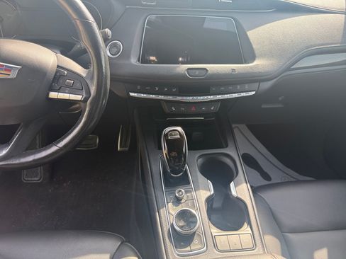 Used 2020 Cadillac XT4 Sport w/ Cold Weather Package FWD image 11