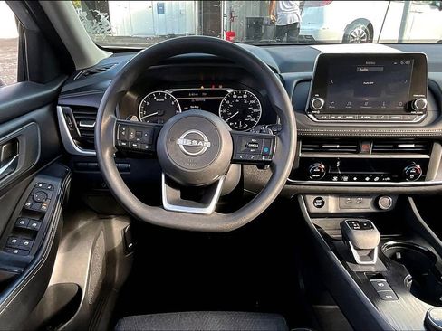 Used 2024 Nissan Rogue SV image 8