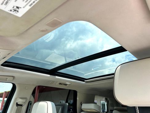 Used 2021 GMC Yukon Denali w/ Denali Premium Package image 17