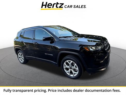 Used 2025 Jeep Compass Latitude AWD/4WD image 1