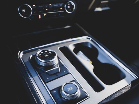 Used 2020 Ford Expedition XLT w/ Equipment Group 202A image 17