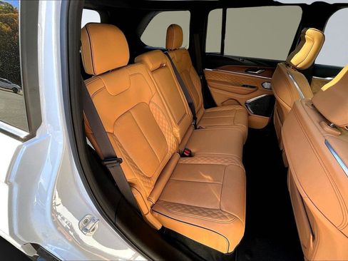 New 2025 Jeep Grand Cherokee Summit image 9