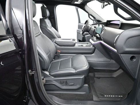 Used 2025 Ford Expedition Platinum w/ Stealth Performance Package AWD/4WD image 43