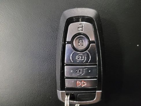 Used 2020 Ford Explorer Limited image 32