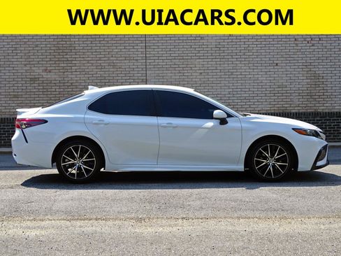 Used 2021 Toyota Camry SE image 6
