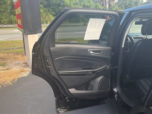 Used 2018 Ford Edge Titanium w/ Equipment Group 301A FWD image 11