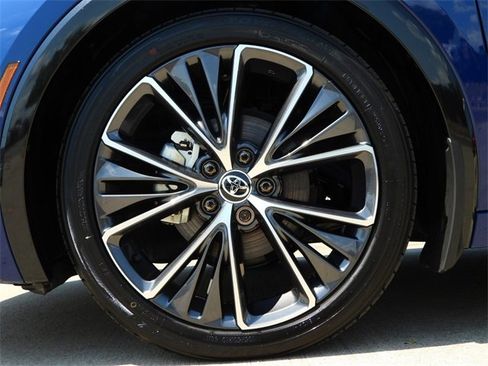 Certified 2025 Toyota Prius XLE image 8