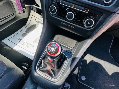 Used 2012 Volkswagen Golf 2-Door image 19