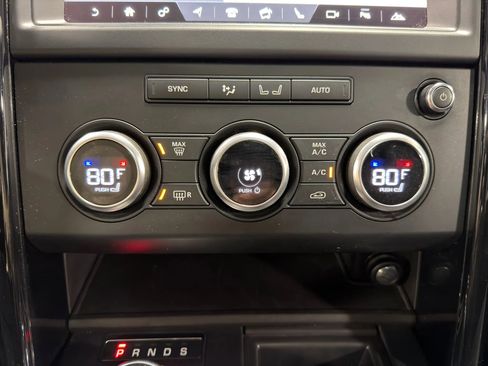 Used 2018 Land Rover Discovery SE image 20