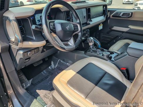 Used 2023 Ford Bronco Wildtrak image 9