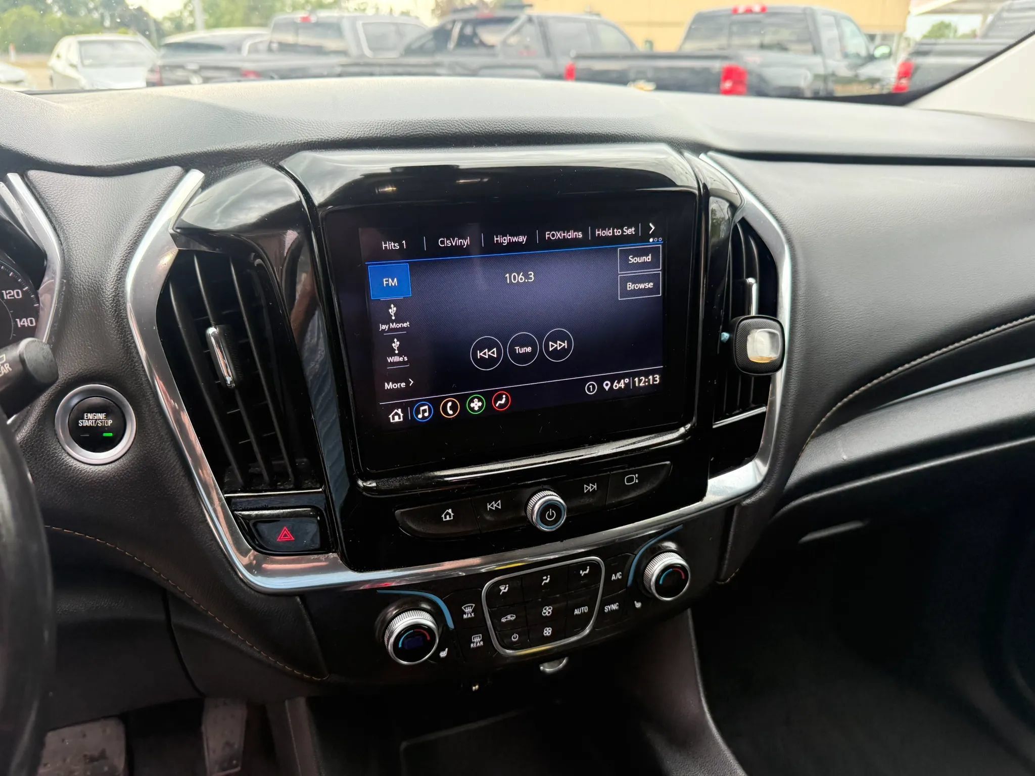 Used 2020 Chevrolet Traverse LT FWD image 20