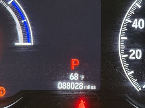 Used 2019 Honda Accord Touring image 9