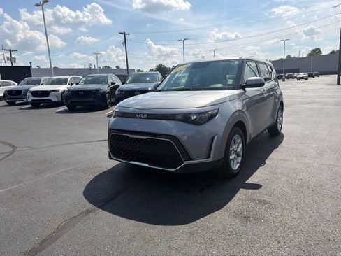 Used 2025 Kia Soul LX w/ LX Technology Package FWD image 20