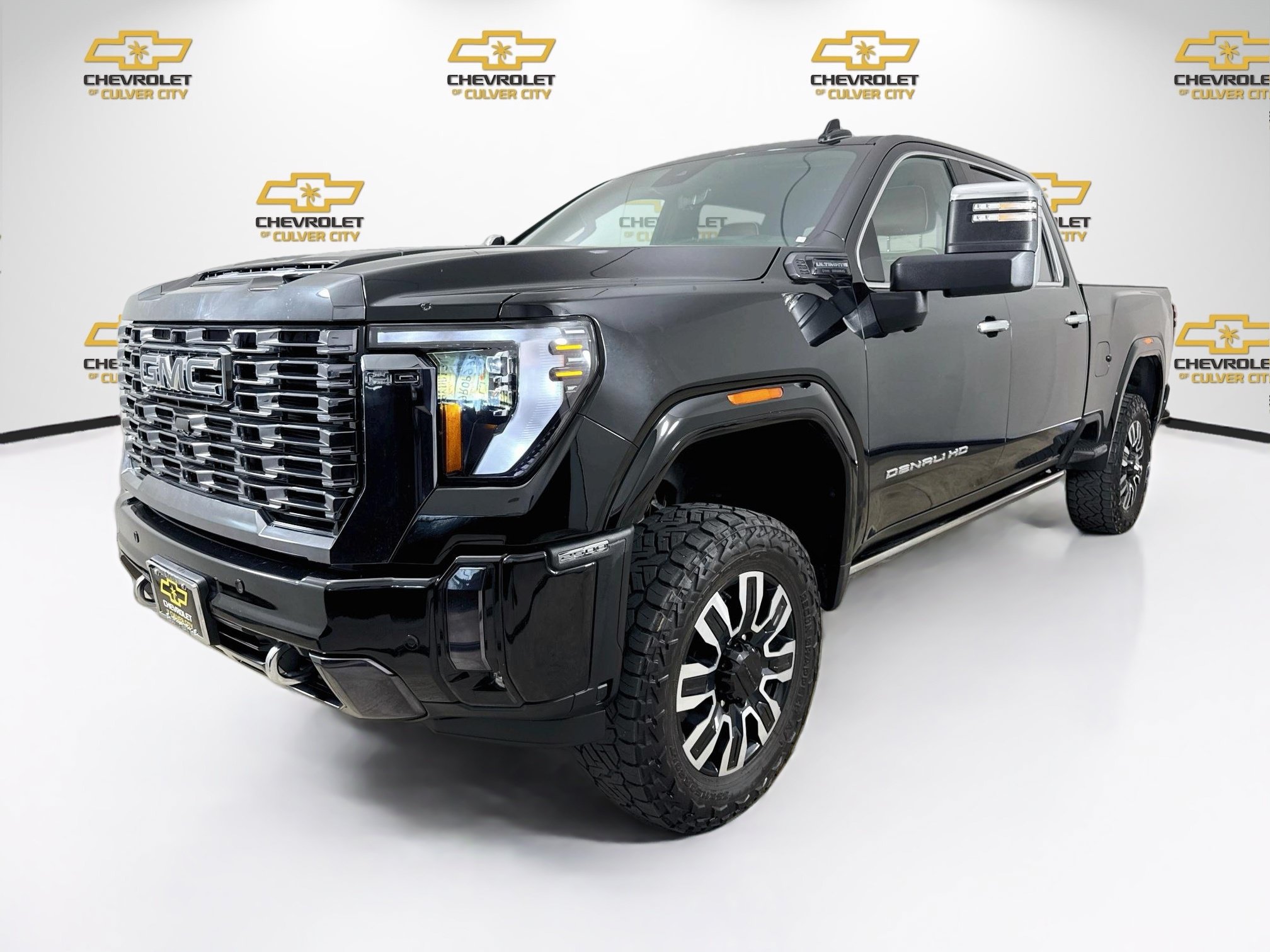 Used 2024 GMC Sierra 2500 Denali Ultimate AWD/4WD image 3