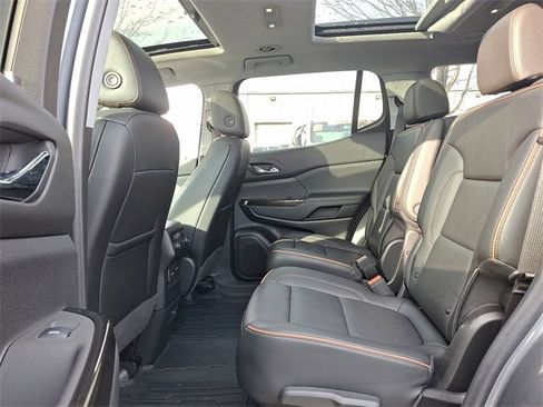 Used 2022 GMC Acadia AT4 w/ Technology Package image 10