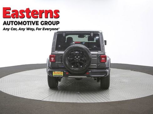 Used 2025 Jeep Wrangler Unlimited Sahara AWD/4WD image 33