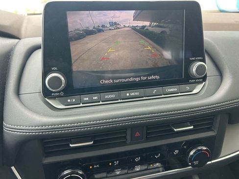 Used 2023 Nissan Rogue S FWD image 12