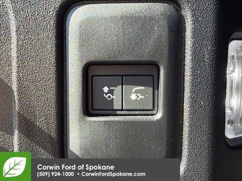 Used 2025 Land Rover Defender 110 X-Dynamic SE AWD/4WD image 19