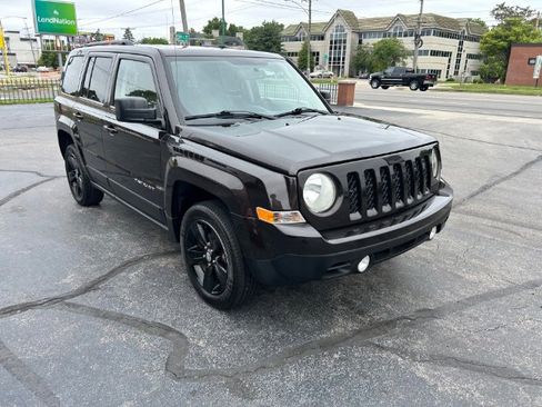 Used 2014 Jeep Patriot Limited w/ Sun/Sound Group FWD image 7