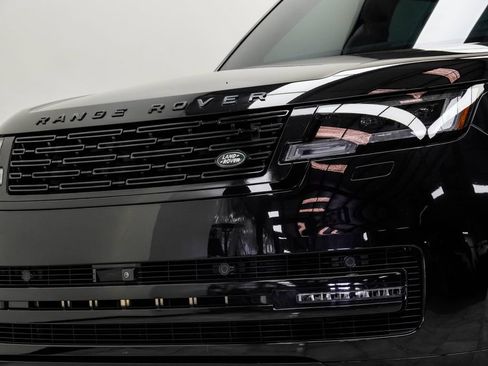 Used 2024 Land Rover Range Rover SE AWD/4WD image 2