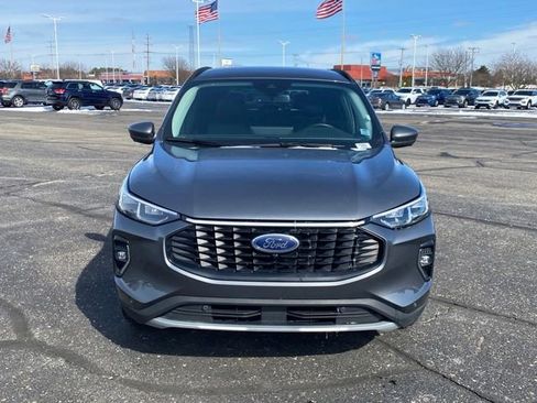 Used 2023 Ford Escape Platinum AWD/4WD image 2
