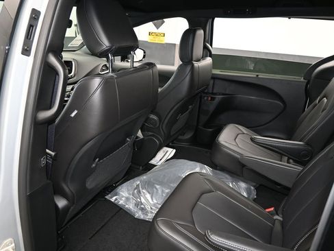 New 2026 Chrysler Voyager LX image 29