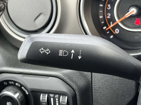 Used 2022 Jeep Wrangler Unlimited Sport image 27