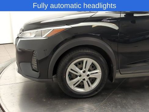 Used 2022 Nissan Kicks S image 11