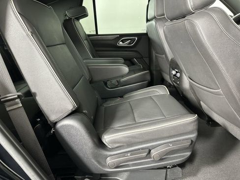 Used 2023 GMC Yukon SLT w/ SLT Premium Package image 30