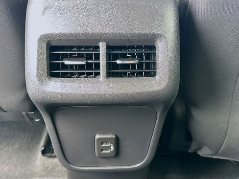 Used 2023 Chevrolet Equinox LT image 16